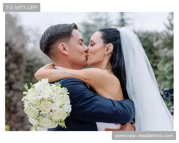 足球明星深情告白爱妻甜蜜瞬间感动全场 足球明星深情告白爱妻甜蜜瞬间感动全场