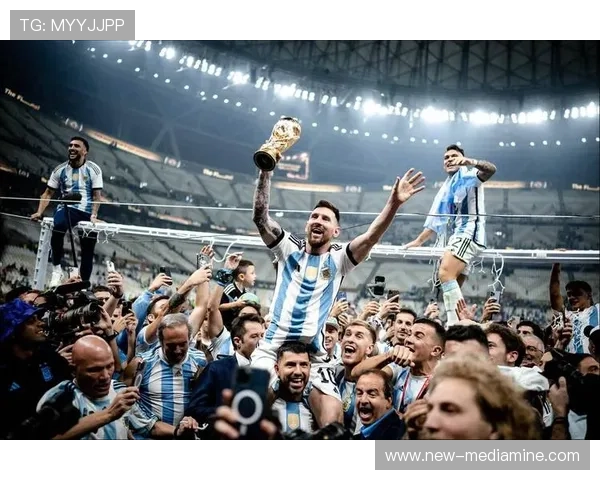 17位足球明星海报展现球场风采与激情瞬间的视觉盛宴 17位足球明星海报展现球场风采与激情瞬间的视觉盛宴