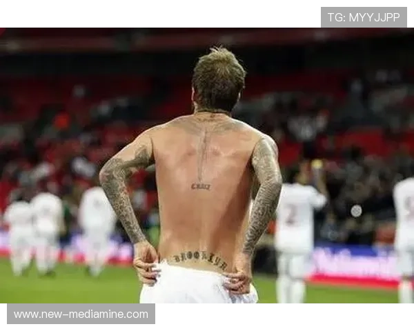 西班牙足球明星独特纹身艺术解析与背后故事分享