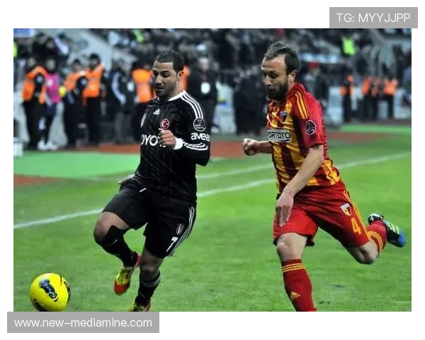 足球明星精彩控球视频集锦展现绝妙技巧与惊艳瞬间