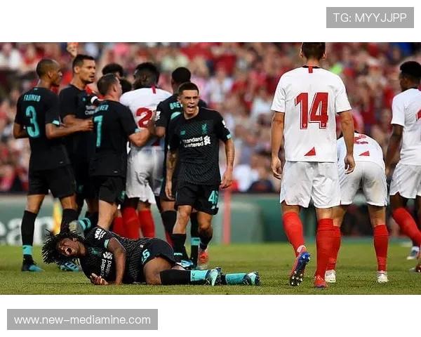 足球明星在比赛中意外踢人引发争议视频曝光引发热议 足球明星在比赛中意外踢人引发争议视频曝光引发热议